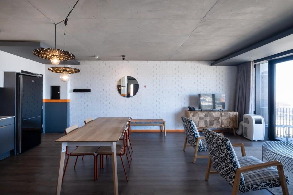 825 Wex1 By Perch * Kapstadt